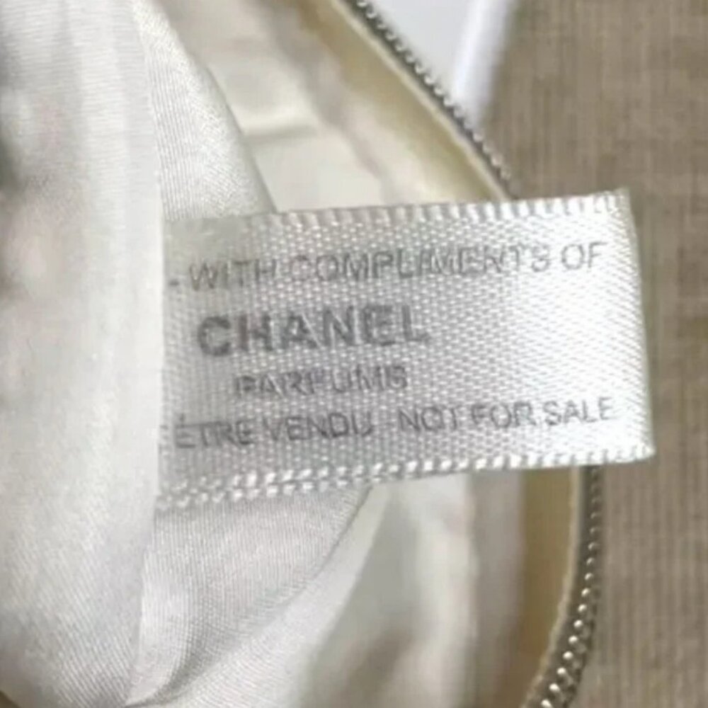 Chanel Coco Mademoiselle Cosmetic Pouch Beauty Makeup Bag Clutch Gold Charm NEW - Picture 6 of 8